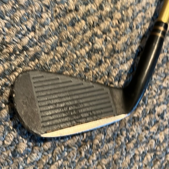 MENS RH YONEX Golf #3 iron
Stiff Flex Graphite
See all my golf listings! - Picture 2 of 5
